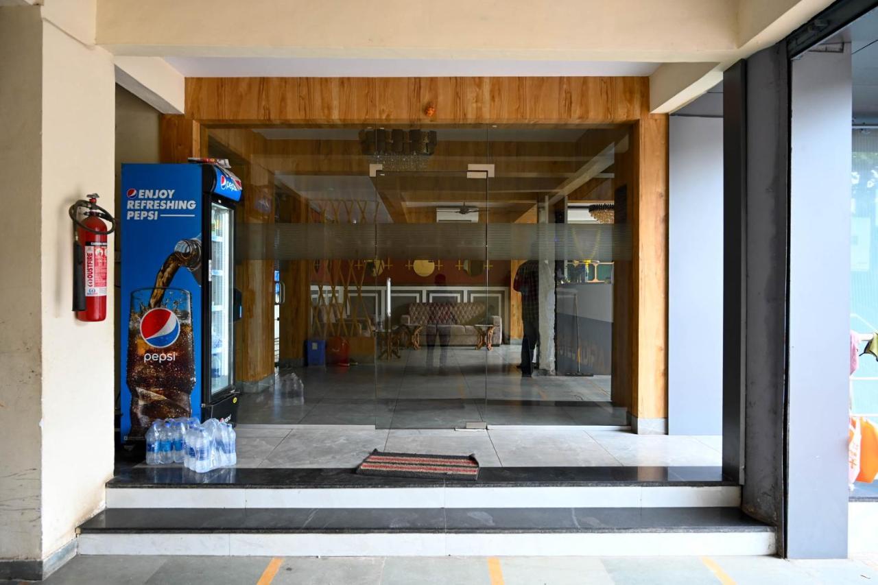 Adiraj Residency Hotel Нави Мумбай Екстериор снимка