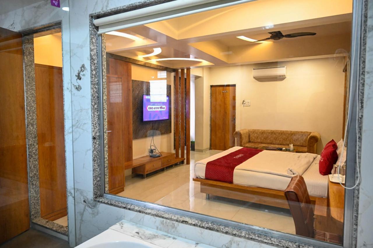 Adiraj Residency Hotel Нави Мумбай Екстериор снимка