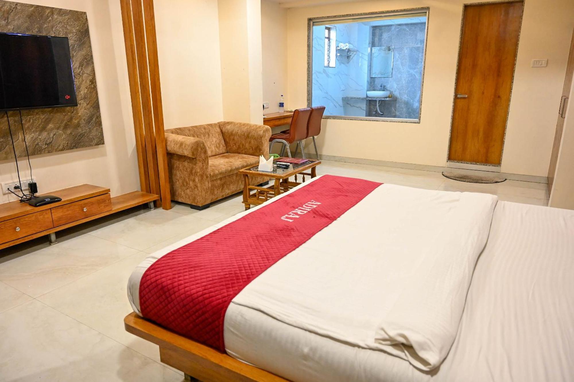 Adiraj Residency Hotel Нави Мумбай Екстериор снимка