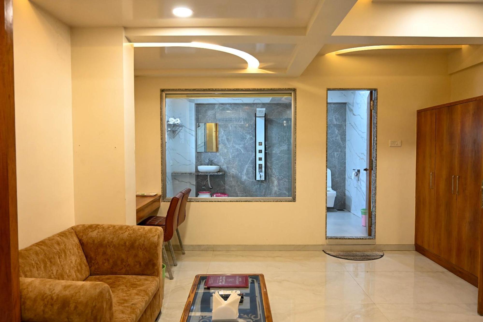 Adiraj Residency Hotel Нави Мумбай Екстериор снимка