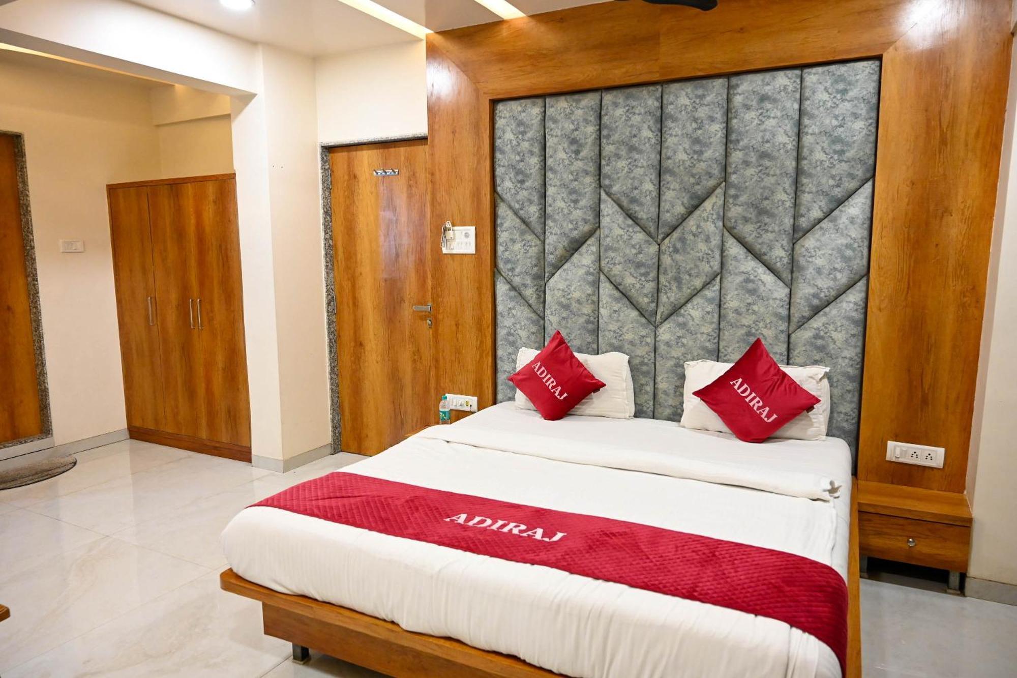 Adiraj Residency Hotel Нави Мумбай Екстериор снимка