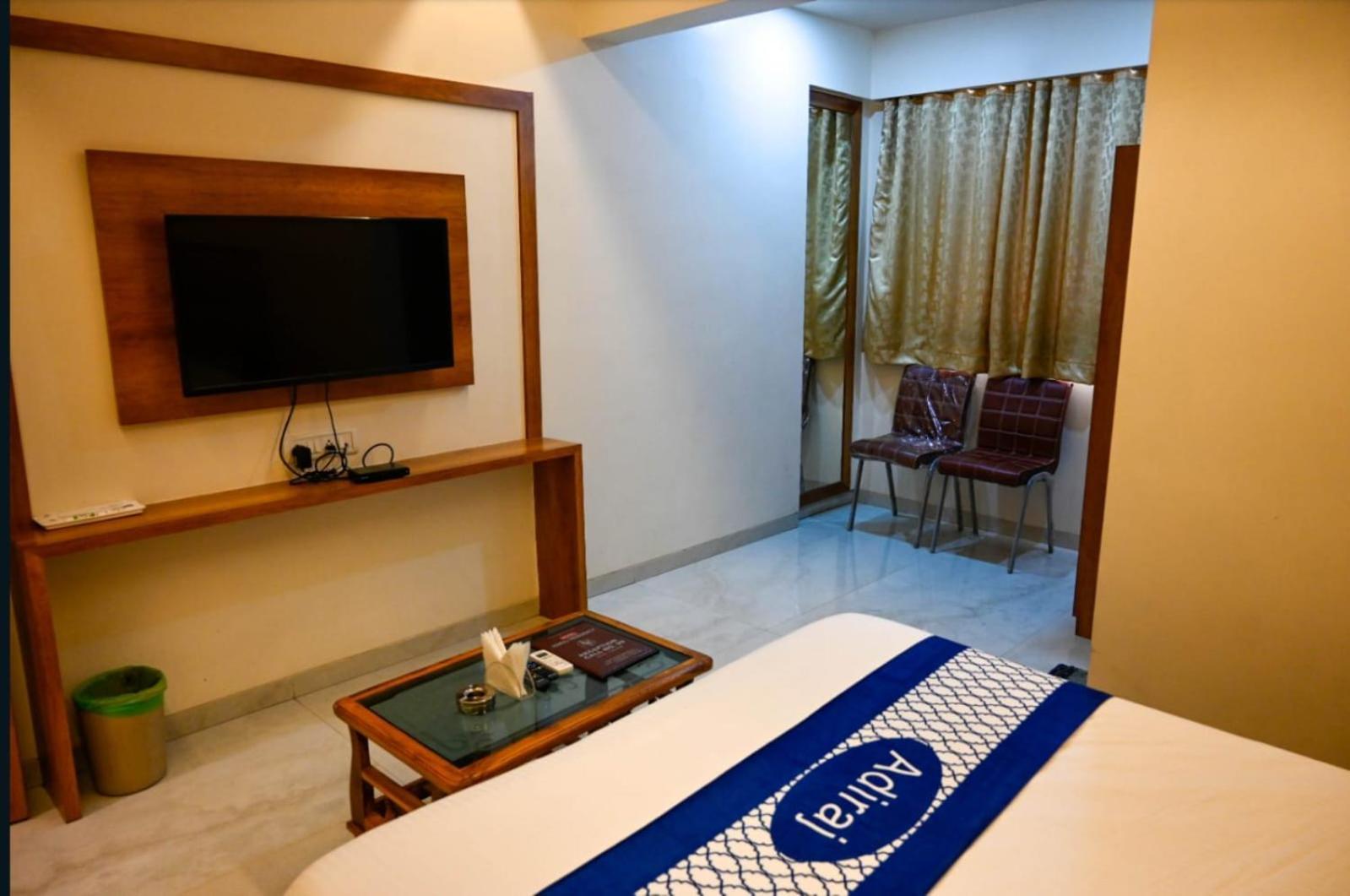 Adiraj Residency Hotel Нави Мумбай Екстериор снимка